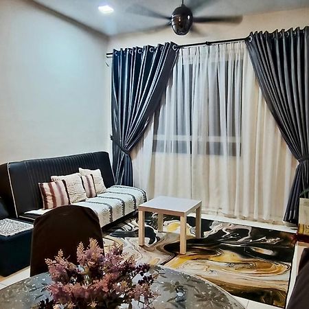 Leezahomestay Bayan Lepas Dış mekan fotoğraf