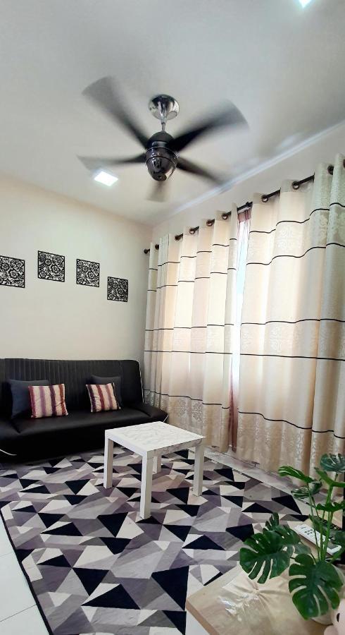 Leezahomestay Bayan Lepas Dış mekan fotoğraf
